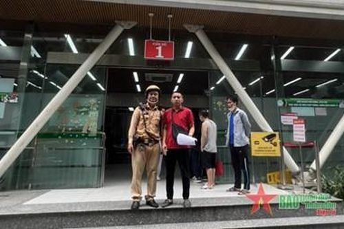 Cảnh sát giao thông giúp bệnh nhân cấp cứu tim kịp thời đến bệnh viện