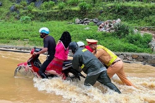 Mưa gió qua đi, tình người ở lại