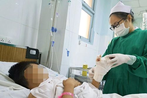 Trẻ bỏng nặng vì ngã vào nồi nước sôi nhà hàng xóm