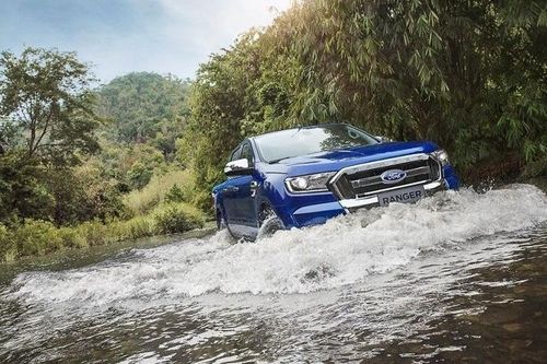 3 mẫu ô tô giá dưới 1 tỷ đồng lội nước sâu tốt nhất tại Việt Nam