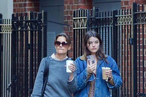 Katie Holmes nói về phong cách thời trang của con gái Suri