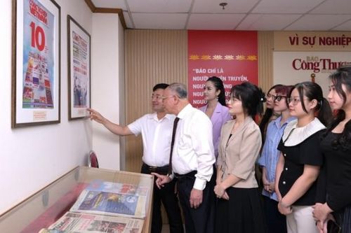 Báo Công Thương sinh hoạt chuyên đề học tập và làm theo tư tưởng, đạo đức, phong cách Chủ tịch Hồ Chí Minh