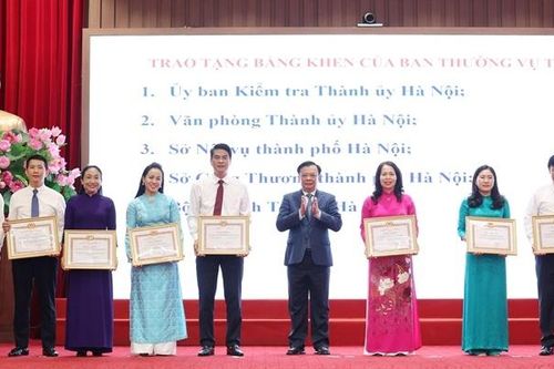 Hà Nội biểu dương nhiều tập thể, cá nhân trong công tác thi đua khen thưởng