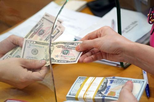 Điều hành tỷ giá: 'Không nên dùng kháng sinh liều cao để chữa bệnh đường ruột'