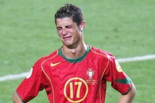 Ngày Ronaldo òa khóc như đứa trẻ ở EURO 2004