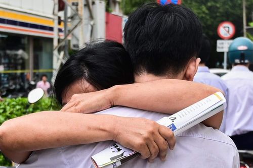 Học trò TPHCM bật khóc vì đề thi Toán lớp 10, phải chăng do học vẹt?
