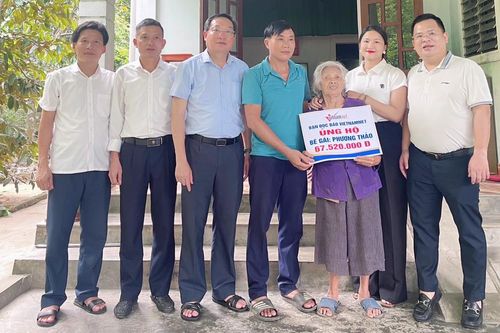 Trao hơn 67 triệu đồng tới bé Phương Thảo ở Hà Tĩnh