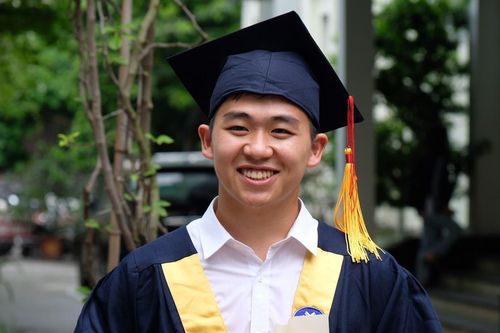 Nam sinh chuyên Văn tốt nghiệp xuất sắc ngành Sư phạm Toán