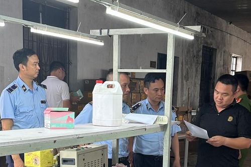 Phát hiện, thu giữ số lượng 'siêu khủng' thuốc lá điện tử nhập lậu