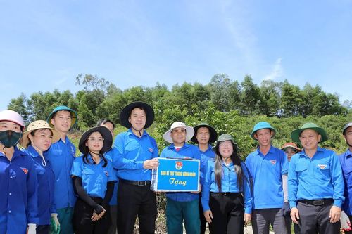 Trung ương Đoàn đánh giá cao công tác hỗ trợ thi công đường dây 500kV mạch 3 của tuổi trẻ Nghệ An