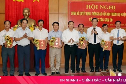 Đức Thọ công bố các quyết định luân chuyển, điều động, bổ nhiệm cán bộ