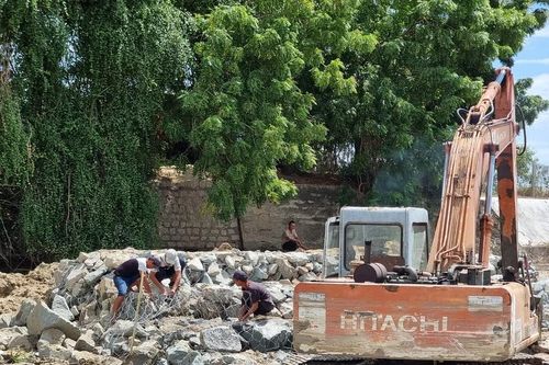 Ninh Thuận đắp đập tạm trên sông Lu 2 để lấy nước phục vụ sản xuất