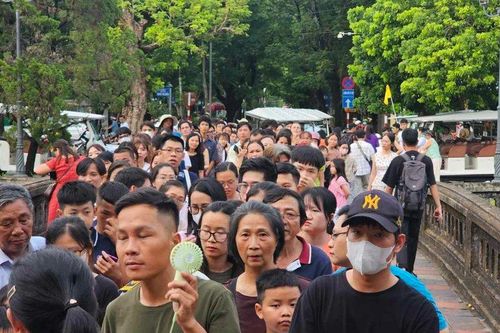 Sức hút của 'Lễ hội ánh sáng' tại Festival nghệ thuật Quốc tế Huế 2024