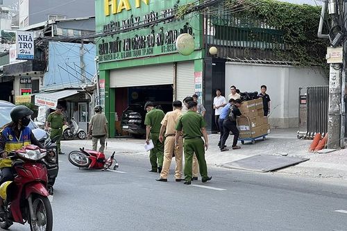 TP.HCM: Người phụ nữ tử vong sau va chạm với ô tô bán tải