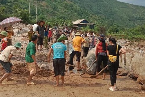 Yên Bái: Hội LHPN xã Phong Dụ Thượng huy động hội viên và người dân khắc phục hậu quả mưa lũ