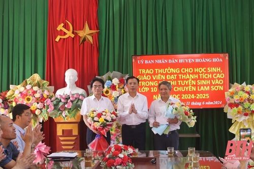 Hoằng Hóa: Thưởng 'nóng' cho học sinh, giáo viên đạt thành tích cao trong kỳ thi tuyển sinh vào lớp 10 Trường THPT Chuyên Lam Sơn