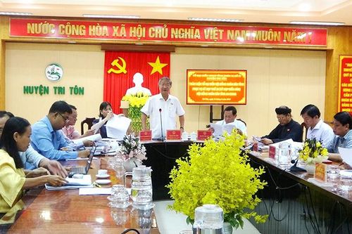 Tổ Đại biểu số 7 HĐND tỉnh An Giang thảo luận cho kỳ họp giữa năm 2024