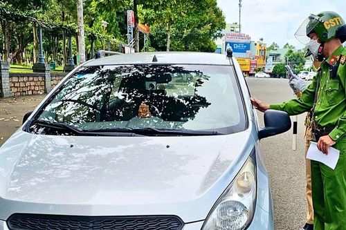 Cảnh báo tai nạn giao thông từ việc dừng, đỗ xe trên đường