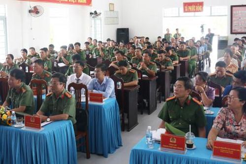 Công an tỉnh: Triển khai điểm thực hiện đợt sinh hoạt chính trị 'Lúc dân cần, lúc dân khó, có công an'