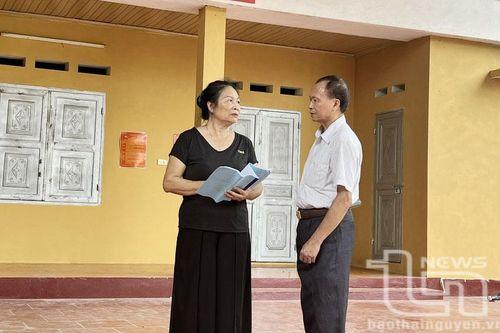 Người hết lòng vì việc chung