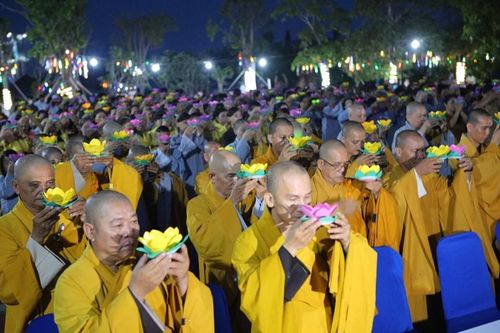 Bến Tre: Ban Trị sự GHPGVN H.Châu Thành tổ chức lễ hoa đăng trong Tuần lễ Văn hóa - Du lịch lần 2