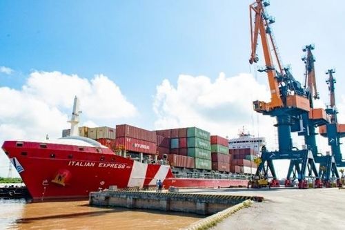 Cổ phiếu doanh nghiệp vận tải, cảng biển đồng loạt tím lịm khi giá cước vận tải tăng nóng