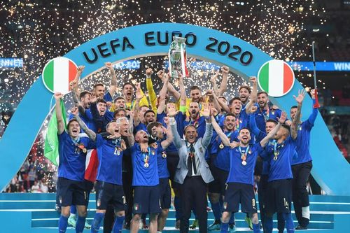 EURO giúp phát triển bóng đá châu Âu như thế nào?