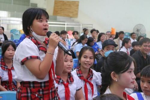 Lắng nghe trẻ em nói về các vấn đề của trẻ em