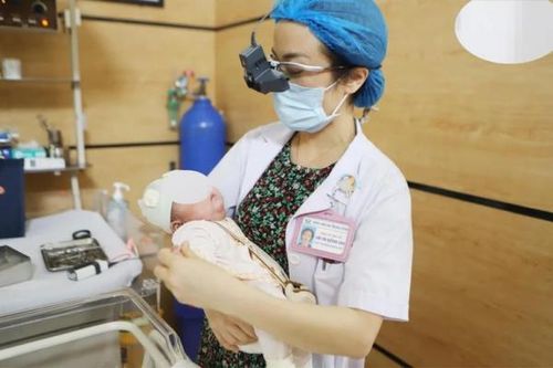 Bé sinh non 650g được nuôi sống kỳ tích