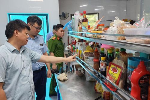 Kiểm tra 802 cơ sở thực phẩm trong Tháng cao điểm hành động vì an toàn thực phẩm