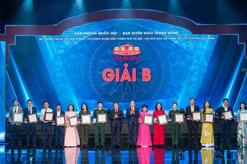 Giải đặc biệt Giải Diên Hồng lần thứ ba trị giá 150 triệu đồng