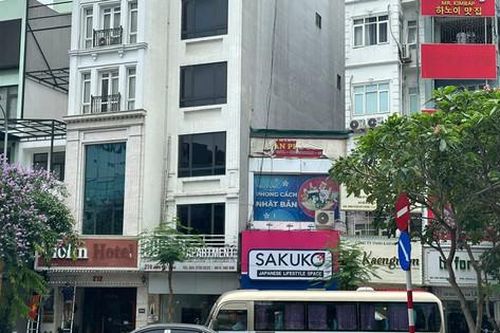 Dẹp bỏ biển hiệu, bảng quảng cáo lai căng, sính ngoại: Từ nhận thức đến hành động Bài 2: Phớt lờ quy định - Lỗi tại ai?