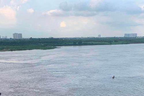 Hai nam thanh niên nhảy cầu Vĩnh Tuy chưa rõ nguyên nhân
