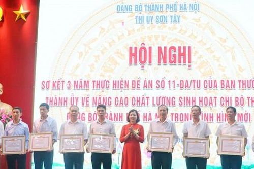 Sơn Tây: Khen thưởng nhiều tập thể, cá nhân trong công tác tổ chức sinh hoạt chi bộ cơ sở
