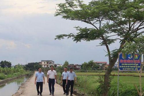Hồng Minh đạt chuẩn xã nông thôn mới nâng cao