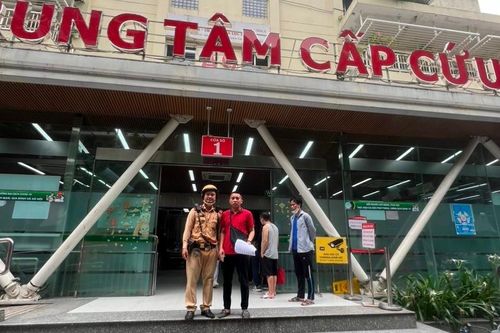 Cảnh sát giao thông giúp bệnh nhân cấp cứu tim kịp thời đến bệnh viện