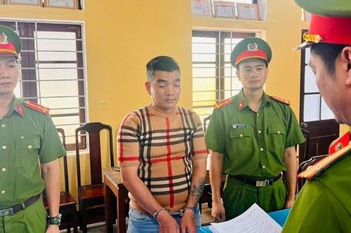 Bắt hai đối tượng chiếm đoạt tiền tỷ của người phụ nữ