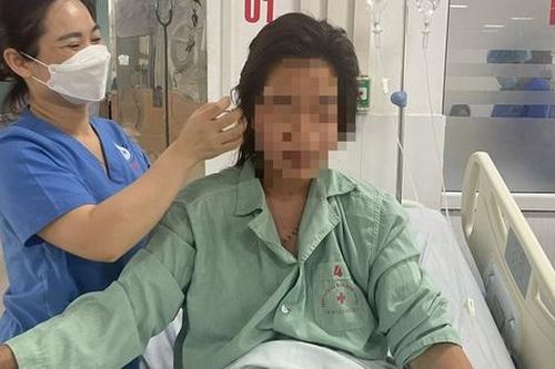 Thông tin mới nhất về sức khỏe của người phụ nữ Hà Nội bị sét đánh khi đang đi cắt rau