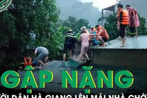 Lũ về bất ngờ, Hà Giang ngập nặng, người dân trèo lên mái nhà chờ giải cứu