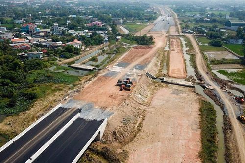 Vì sao dự án cao tốc Bến Lức- Long Thành liên tục bị thầu phụ cản trở thi công?