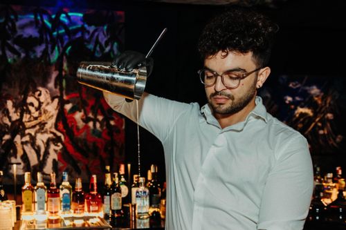 Quán bar TP.HCM nói 'không' với bartender Việt