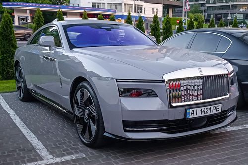 Lộ diện chiếc Rolls-Royce Spectre đầu tiên tại Ukraine