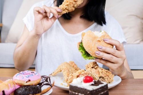 Ăn gì khi trót dùng bữa quá no?