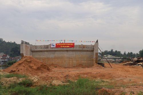 Dự án đường ven biển 2.000 tỷ đồng ngổn ngang vì vướng mặt bằng