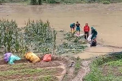 Đoàn Kinh tế-Quốc phòng 799 tích cực giúp dân khắc phục hậu quả mưa lũ