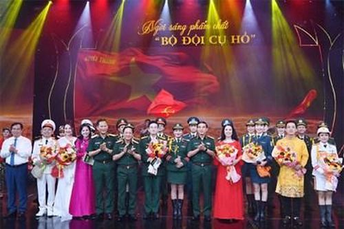 Sáng ngời phẩm chất cao đẹp Bộ đội Cụ Hồ