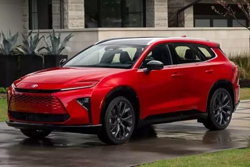 Toyota Crown Signia 2025 từ 1,02 tỷ đồng, đối thủ Hyundai SantaFe