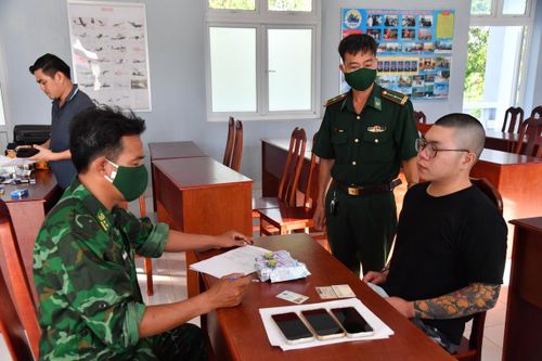 Bắt giữ đối tượng người nước ngoài mang ma túy vào Việt Nam