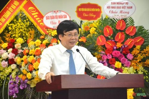 Ra mắt sách 'Người trên đường đời' của nhà báo, nhà văn Hồ Quang Lợi
