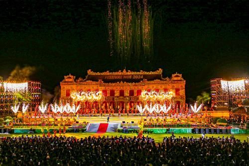 Ấn tượng đêm bế mạc Tuần lễ Festival nghệ thuật quốc tế Huế 2024